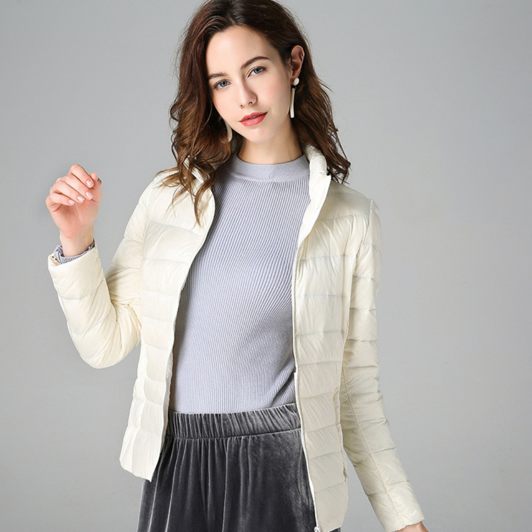 Myra™ | Ultralichte donsjas met elegante plooien