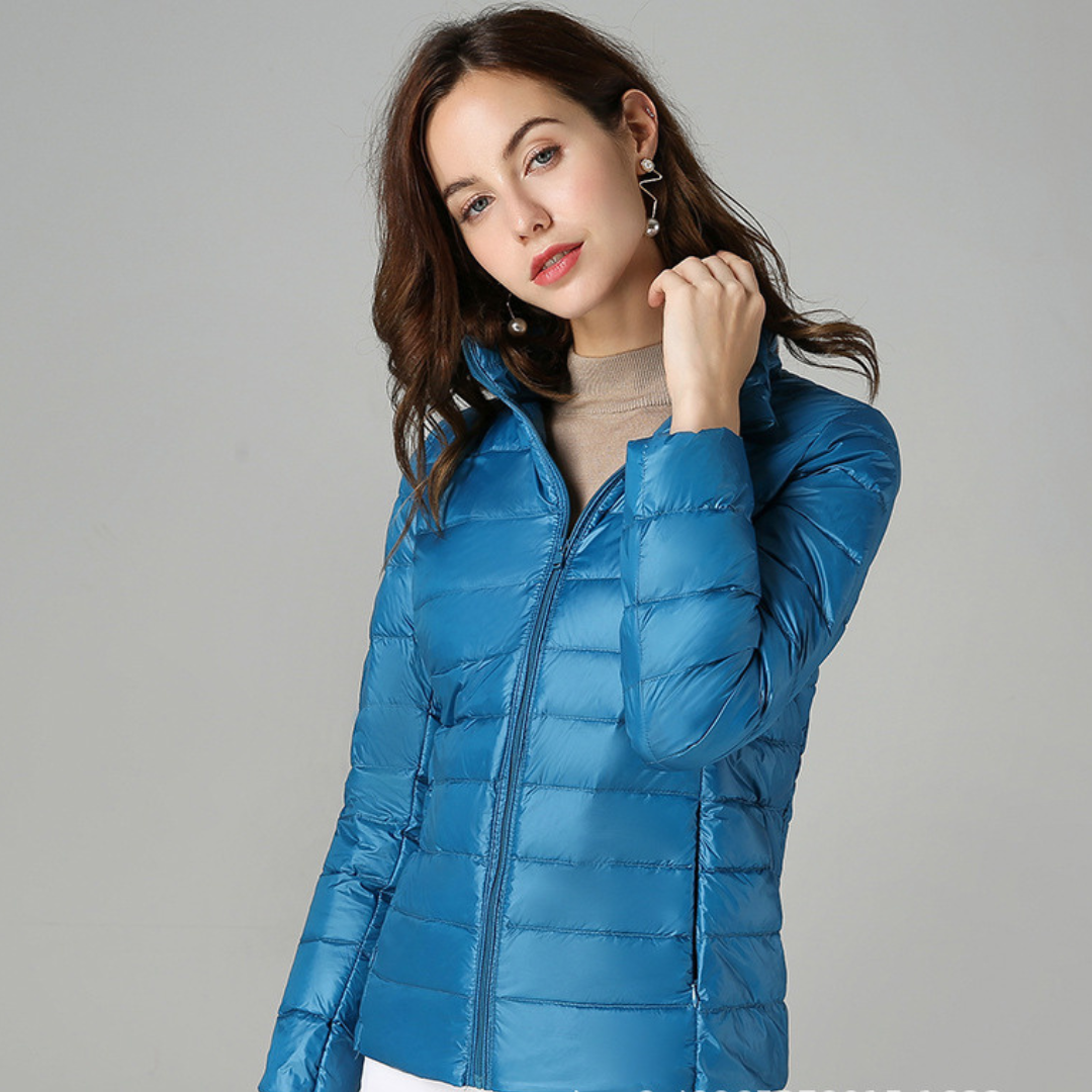 Myra™ | Ultralichte donsjas met elegante plooien