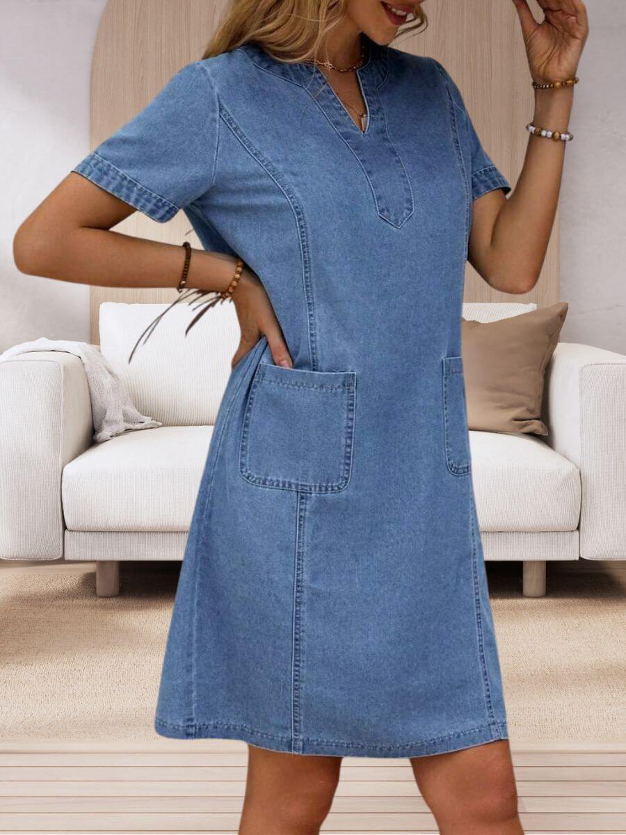 Janina™ | Zomerse denimjurk met V-hals
