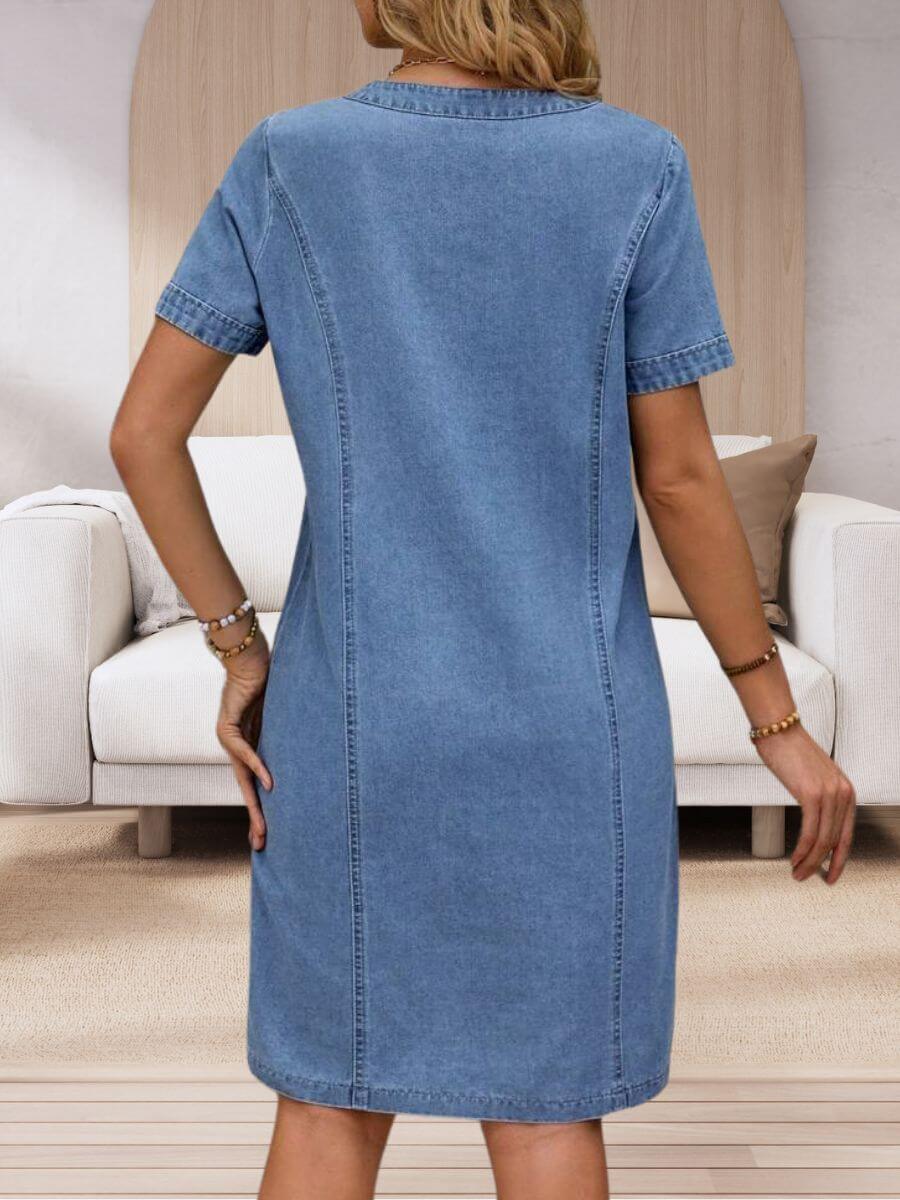 Janina™ | Zomerse denimjurk met V-hals