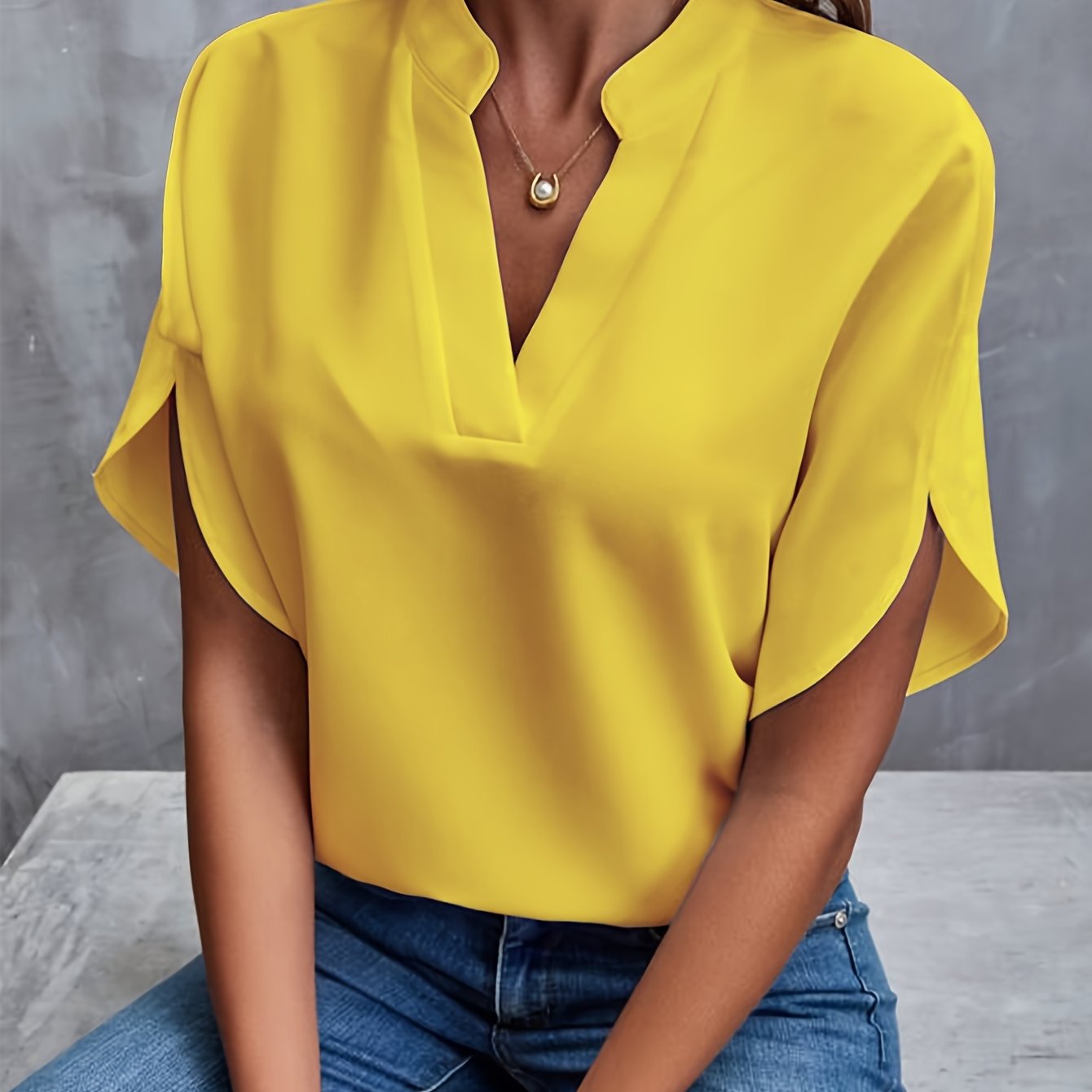 Sorelia™ | Blouse met V-Hals en Vlindermouwen
