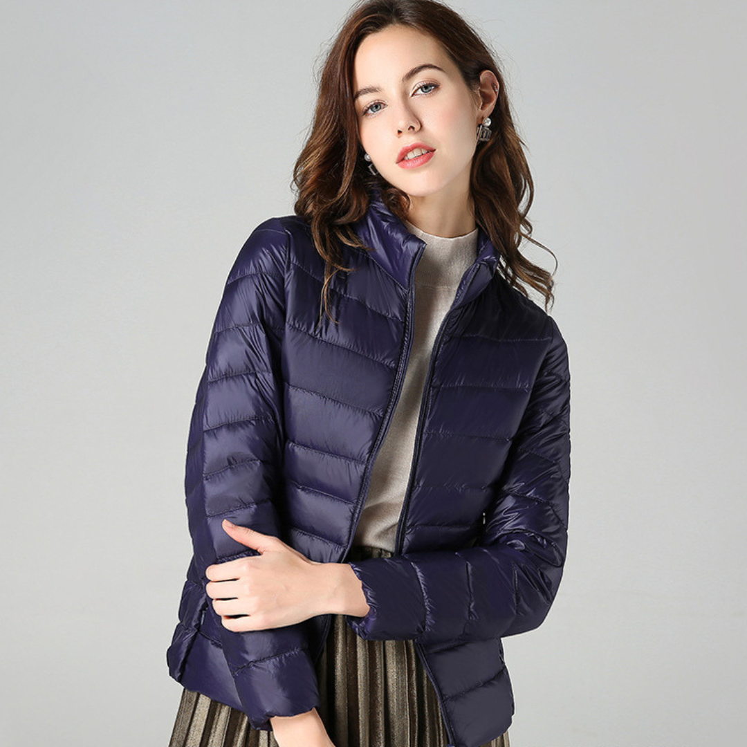 Myra™ | Ultralichte donsjas met elegante plooien