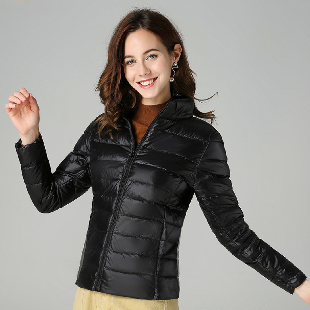 Myra™ | Ultralichte donsjas met elegante plooien