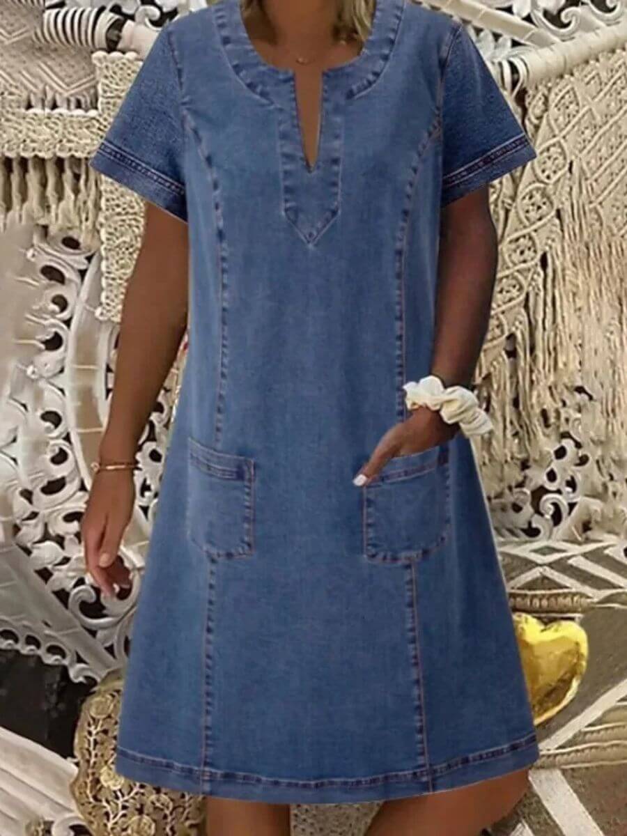 Janina™ | Zomerse denimjurk met V-hals