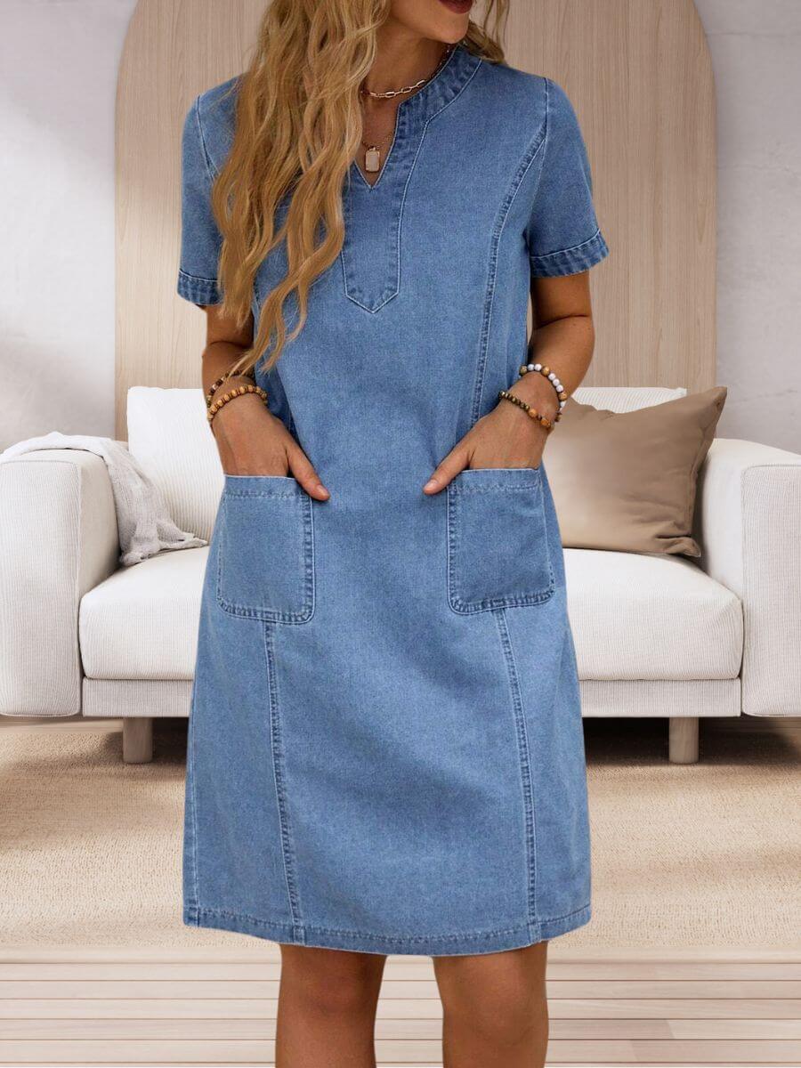 Janina™ | Zomerse denimjurk met V-hals