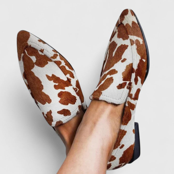 Van Der Waal™ | Puntige mocassins met koeienprint