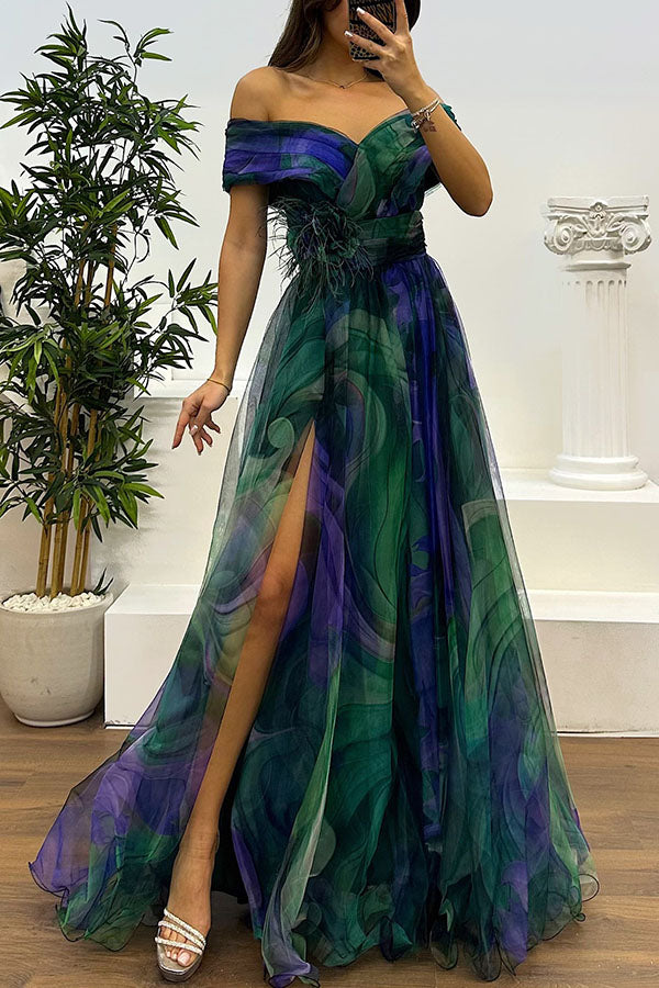 Jinnie™ | Tule maxi-jurk met veren, plooien en split