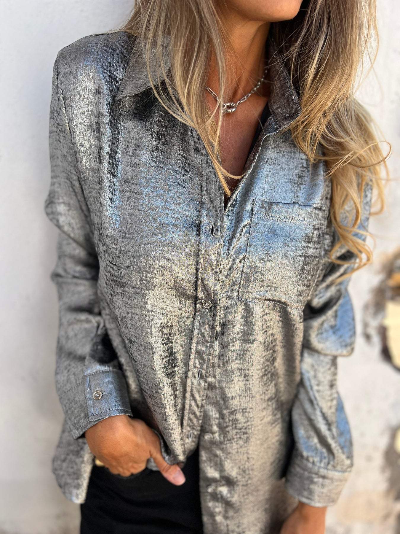 Rhaelle™ | Glanzende Chic Blouse met Knopen